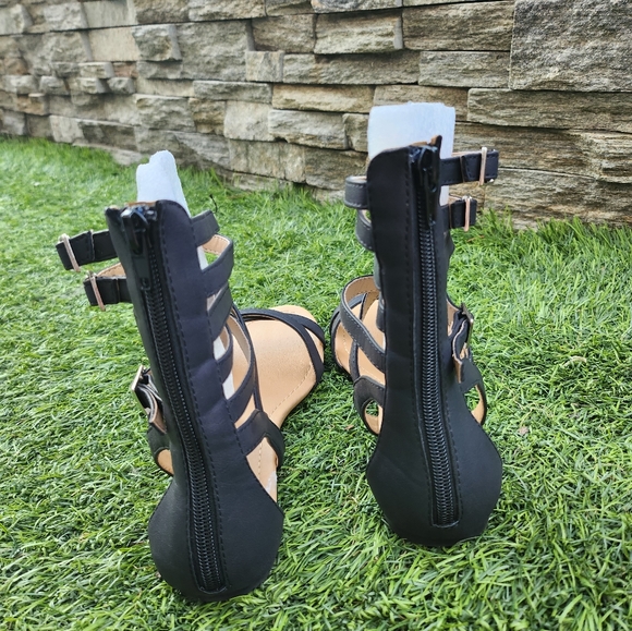 Brand new!! Soda shoes. Black, size 7. You will love these!! - Picture 3 of 10